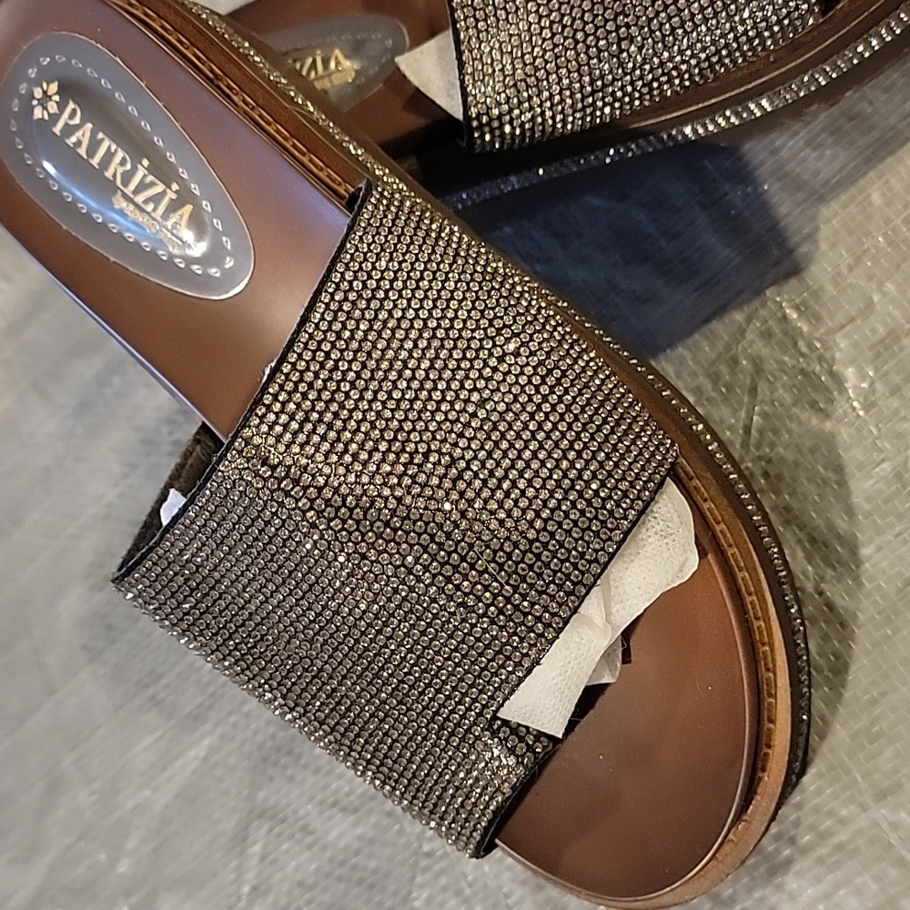 Sandals - Picture 2 of 10